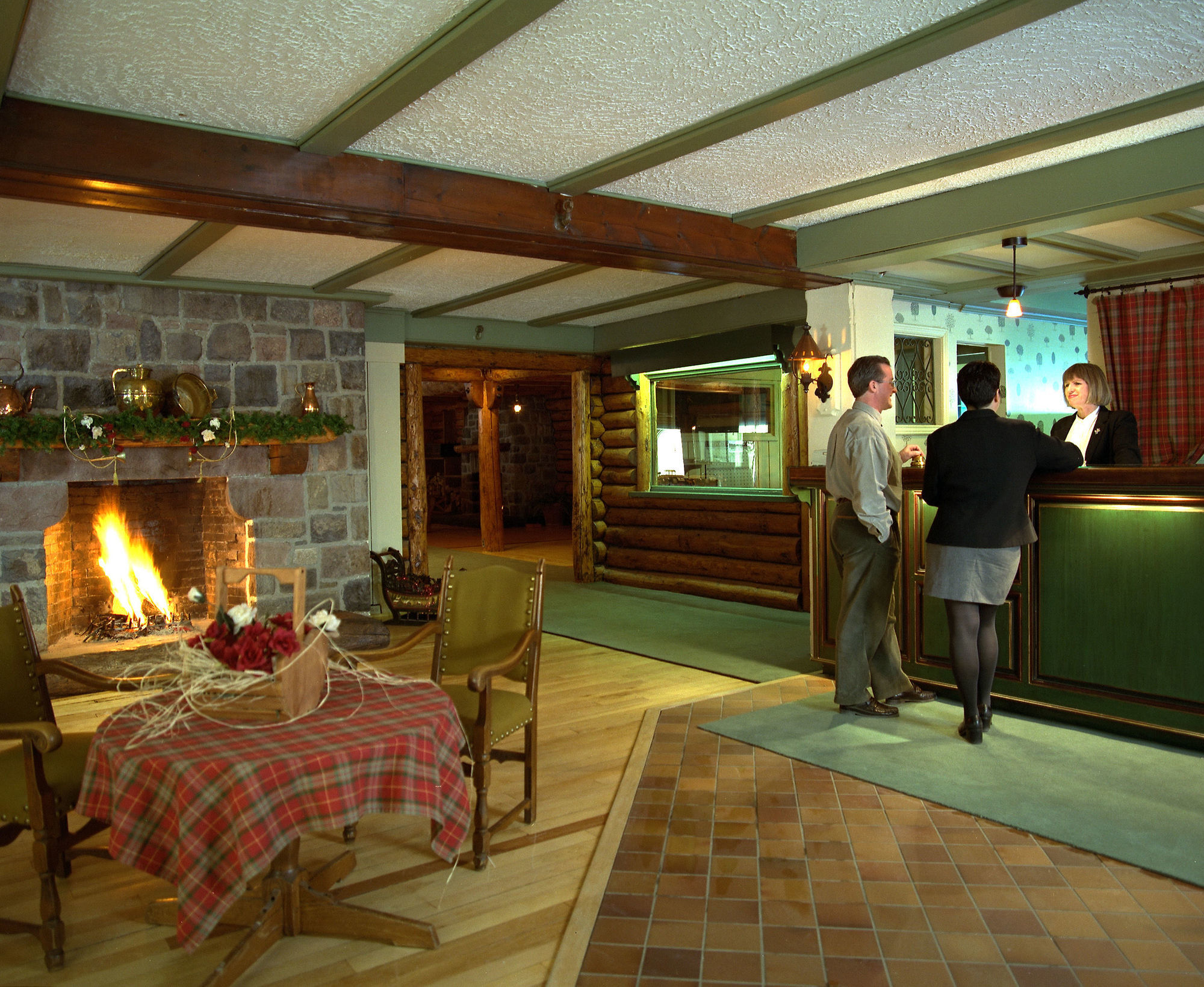 Auberge Alpine Inn แซ็ง-ตาแดล ภายนอก รูปภาพ