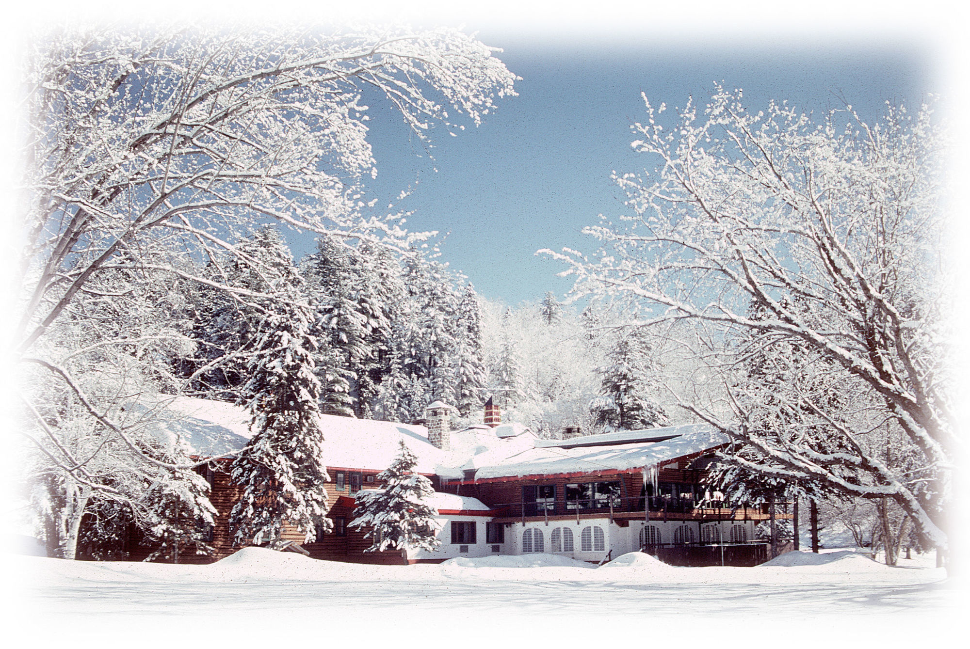 Auberge Alpine Inn แซ็ง-ตาแดล ภายนอก รูปภาพ