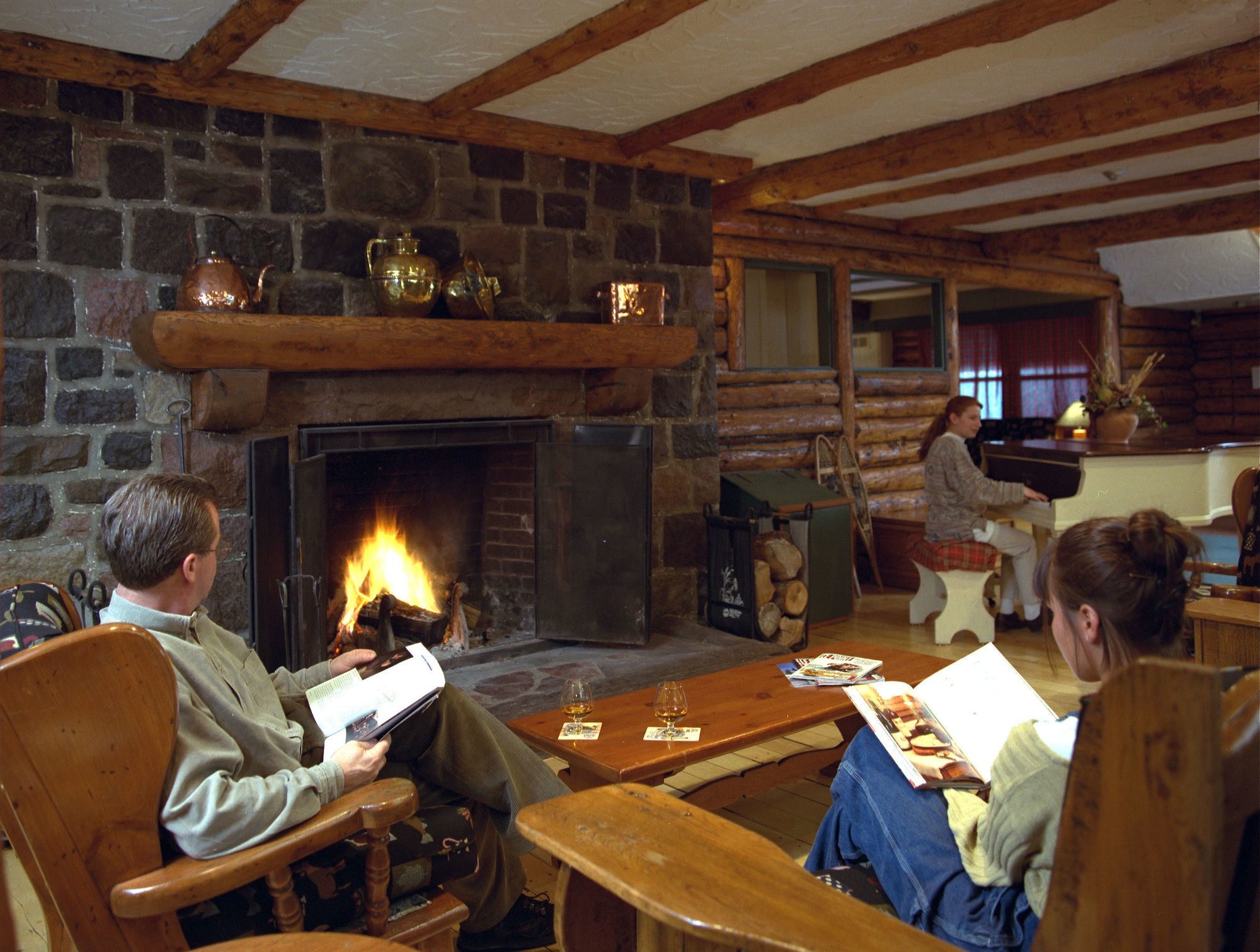 Auberge Alpine Inn แซ็ง-ตาแดล ภายนอก รูปภาพ