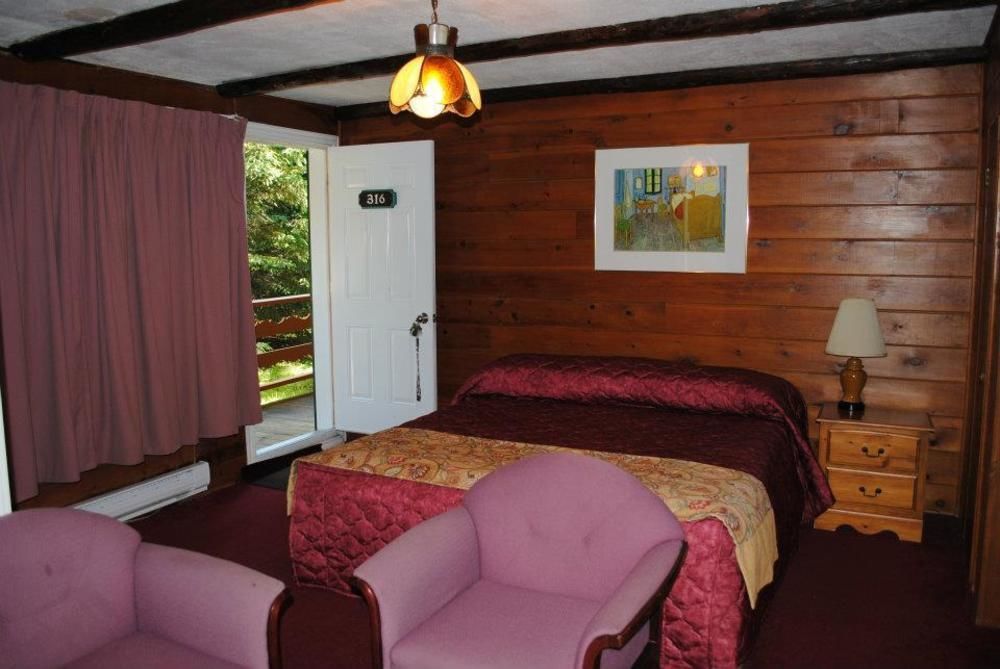 Auberge Alpine Inn แซ็ง-ตาแดล ภายนอก รูปภาพ