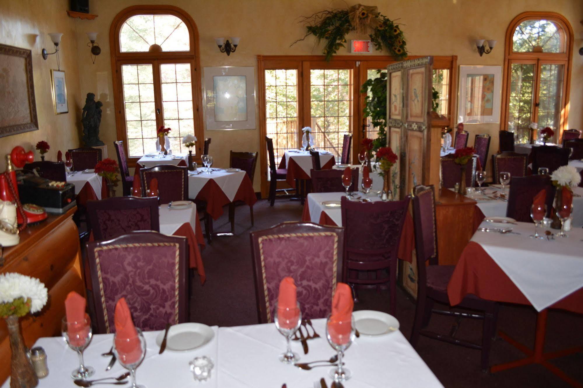 Auberge Alpine Inn แซ็ง-ตาแดล ภายนอก รูปภาพ