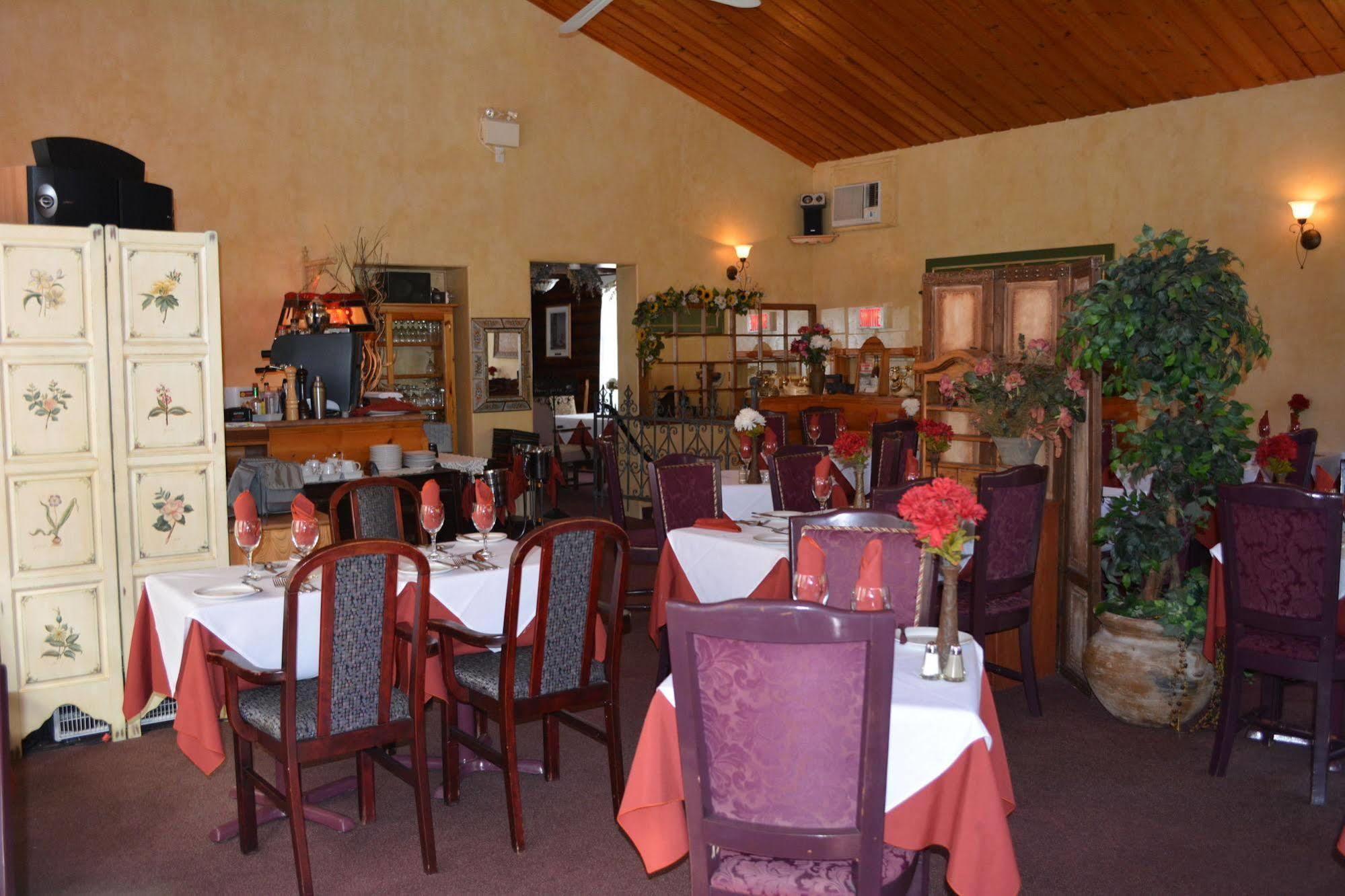 Auberge Alpine Inn แซ็ง-ตาแดล ภายนอก รูปภาพ