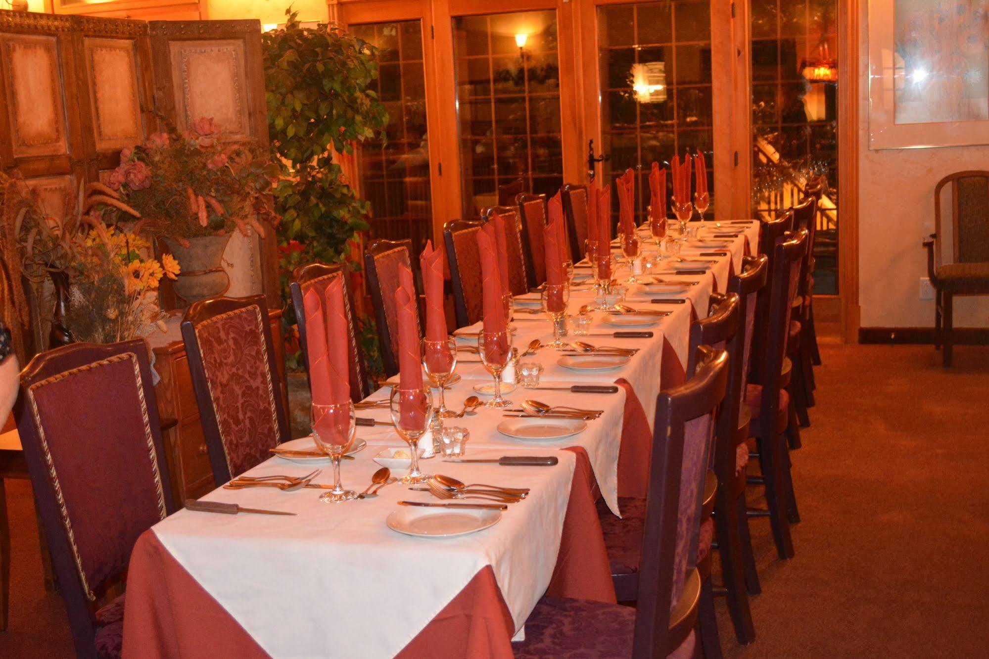 Auberge Alpine Inn แซ็ง-ตาแดล ภายนอก รูปภาพ