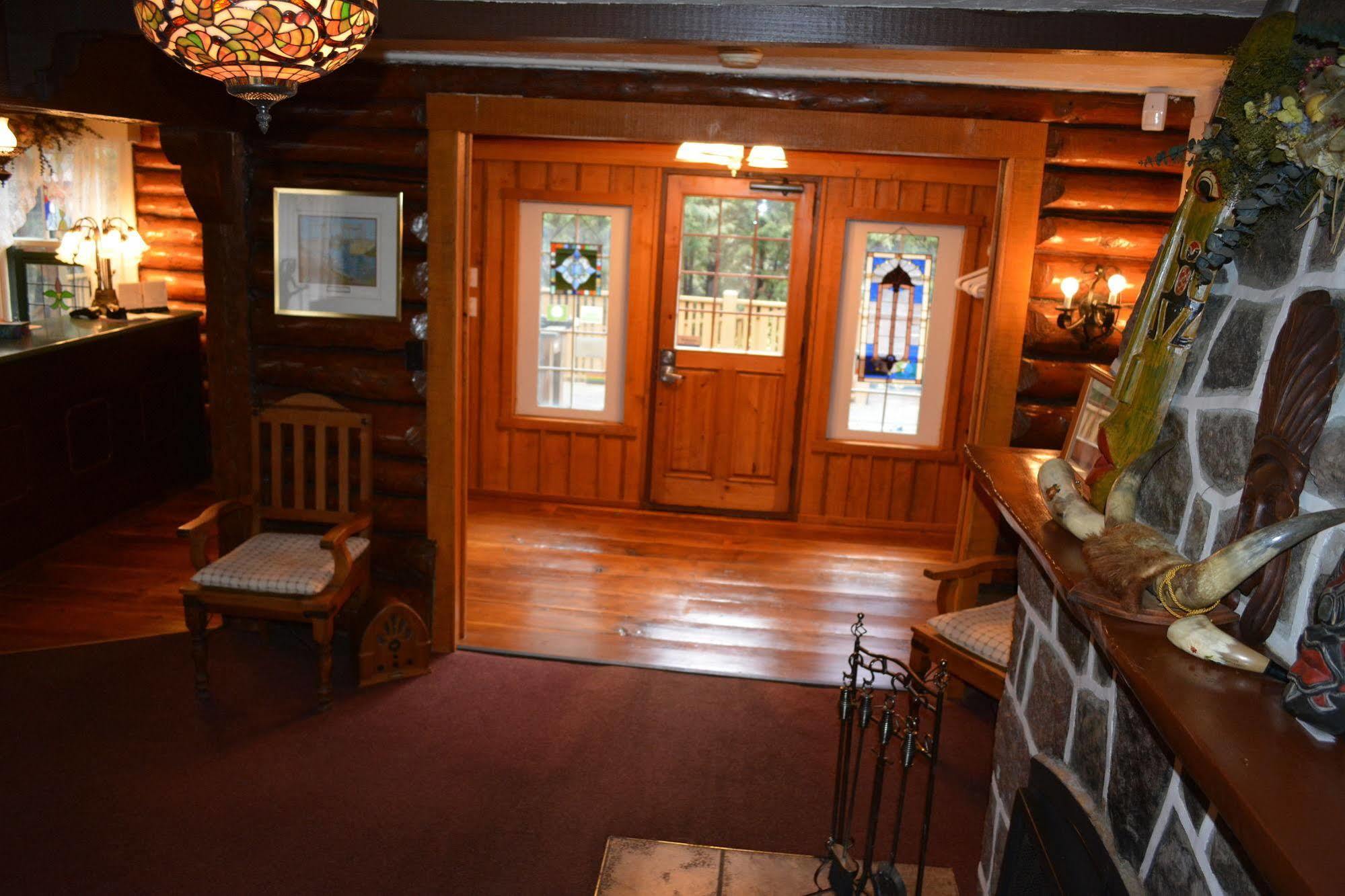 Auberge Alpine Inn แซ็ง-ตาแดล ภายนอก รูปภาพ