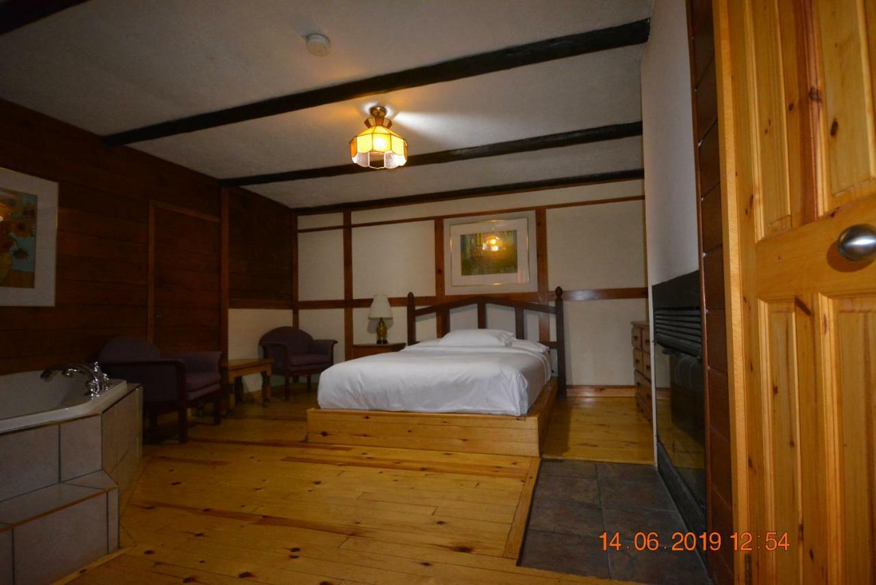 Auberge Alpine Inn แซ็ง-ตาแดล ภายนอก รูปภาพ